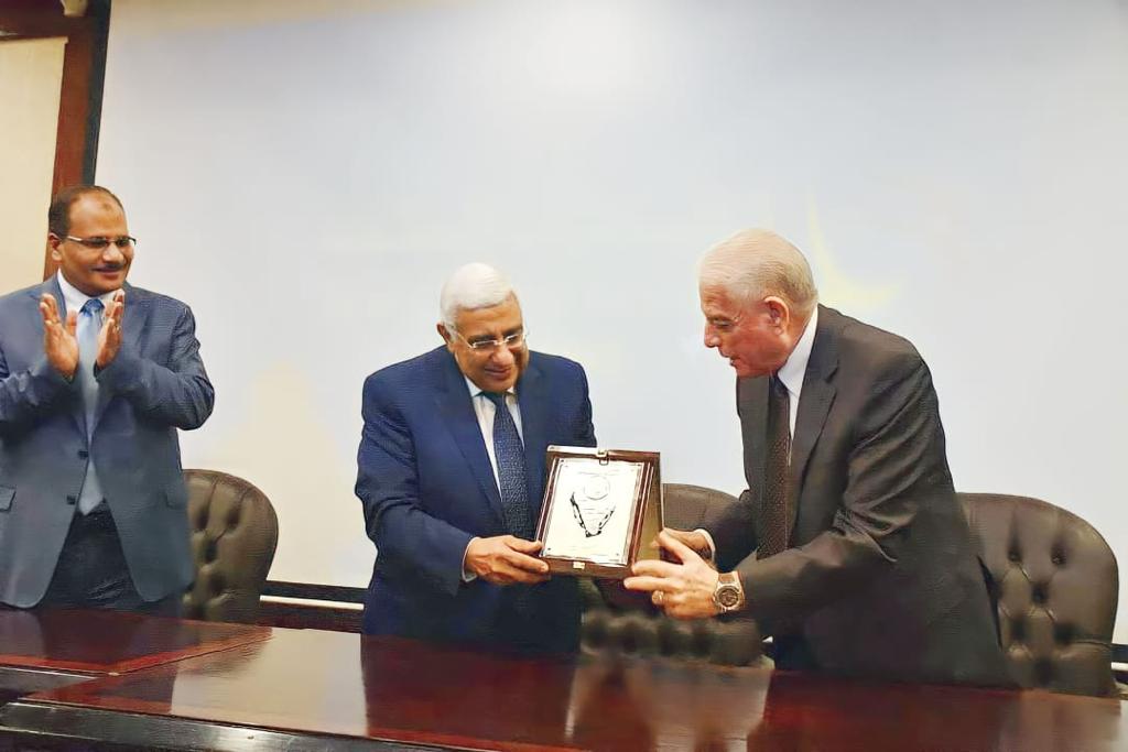 رئيس المصرف المتحد ومحافظ جنوب سيناء يكرمان الفائزين مسابقة القران الكريم السنوية